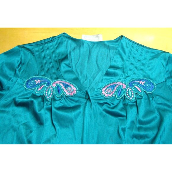 Vanity Fair Women Size M Teal Embroidered Button Front Nightgown Robe 3/4 Sleeve - Picture 3 of 10